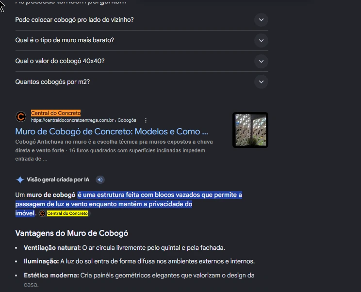 Resultado do Google para a busca muro de cobogó: o título servido é 'Muro de Cobogó de Concreto: Modelos e Como ...' e a descrição abaixo dele foi montada pelo Google com um trecho do corpo da página, sobre cobogó antichuva e furos quadrados com superfícies inclinadas. Acima, um bloco de quatro perguntas; abaixo, uma visão geral criada por IA citando a Central do Concreto.